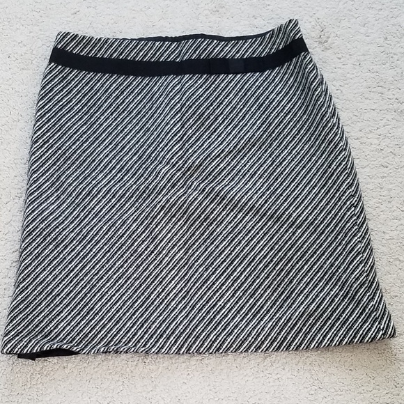 Tahari Dresses & Skirts - Very smart winter woolen skirt.